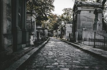 ¿Cuál es la diferencia entre un cementerio y un panteón?