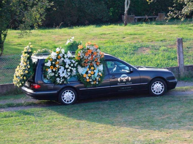 Cómo se hacen las coronas funerarias: Tipos de coronas