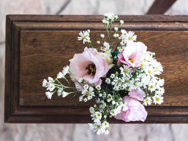 Tipos de arreglos florales para un funeral